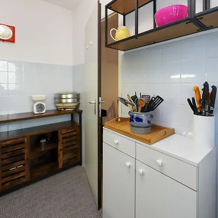 Violettes A303 By Interhome *